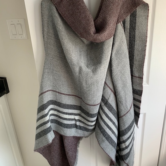 Gorgeous “Burberry style” poncho/vest - Picture 5 of 5